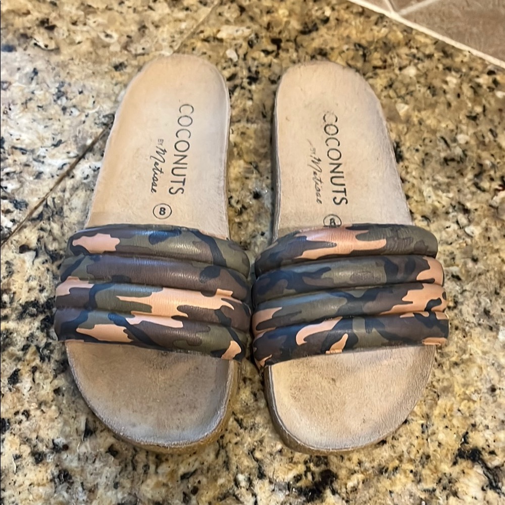 Coconuts by Matisse Camouflage Slides
